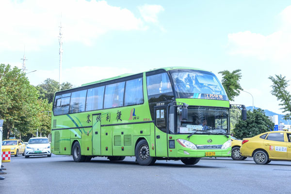 （企業(yè)班車租賃）尋找班車租賃公司注意事項